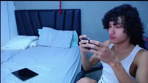 Snapshot of tayronx33 chatting on 11.02.25 Tayron online show from 11.02.25