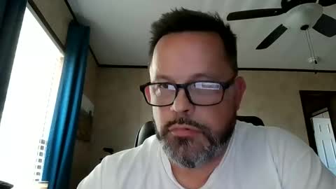 Snapshot of tdhawk87 chatting on 12.17.25 tdhawk87 online show from 12.17.25