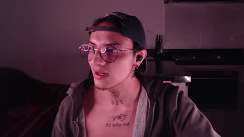 Teo independent model online show from 02.27.25