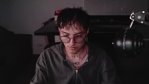 Teo independent model online show from 03.17.26