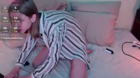 Snapshot of teacup_prince chatting on 09.22.25 Mark online show from 09.22.25