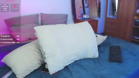 Snapshot of teacup_prince chatting on 01.12.26 Mark online show from 01.12.26