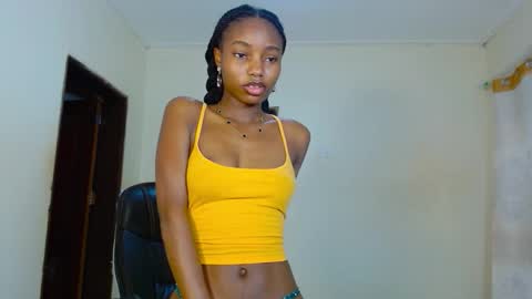 Snapshot of teasequeen01 chatting on 10.12.25 queen online show from 10.12.25