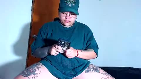 Charlee He online show from 04.05.26