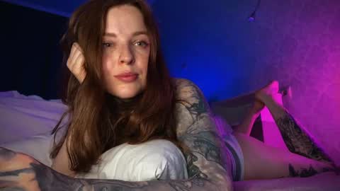 Mary     X TechnoElfff  INST    fansly kissmary online show from 12.18.24