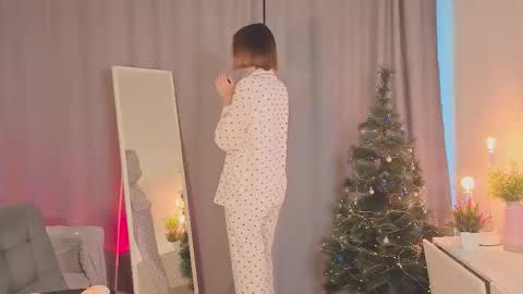 Snapshot of tecna_tonic chatting on 12.16.25 all me precious online show from 12.16.25