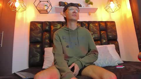 Snapshot of teddy_smith_ chatting on 12.05.25 Smith online show from 12.05.25