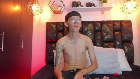 Snapshot of teddy_smith_ chatting on 12.16.25 Smith online show from 12.16.25