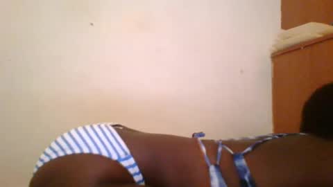 Snapshot of tee_kaicy chatting on 12.10.24 kaicy online show from 12.10.24