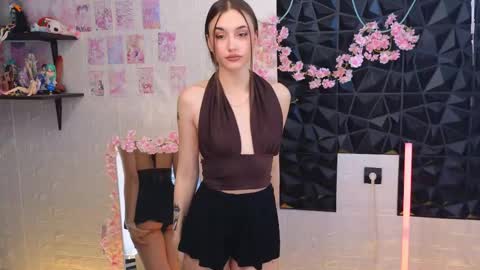 Snapshot of teeaapsex chatting on 05.02.26 Alice and Cassie online show from 05.02.26