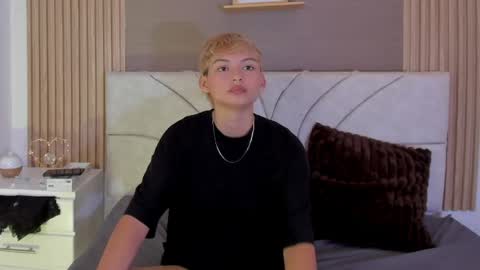 Estefani online show from 04.22.26