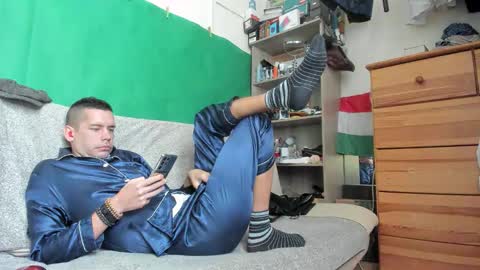 Virg Lszl online show from 10.26.25