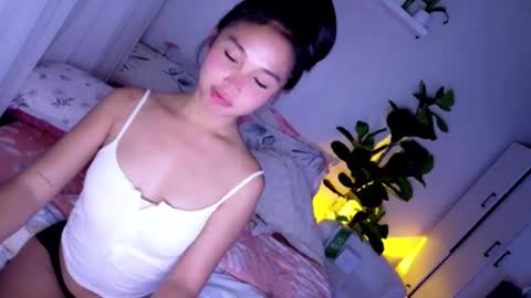 Snapshot of temptessa20 chatting on 11.21.25 temptessa20 online show from 11.21.25