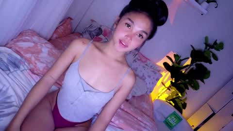 Snapshot of temptessa20 chatting on 11.26.25 temptessa20 online show from 11.26.25