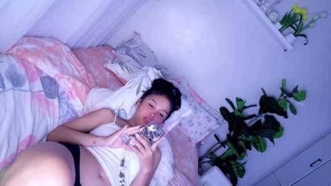 Snapshot of temptessa20 chatting on 11.27.25 temptessa20 online show from 11.27.25