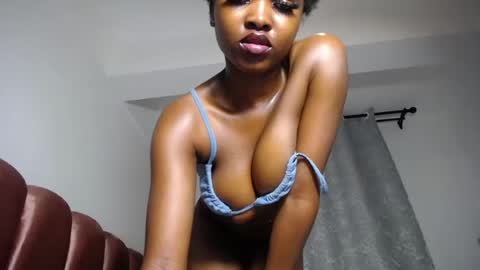 Snapshot of tempting_tiah chatting on 07.23.26 tiah online show from 07.23.26