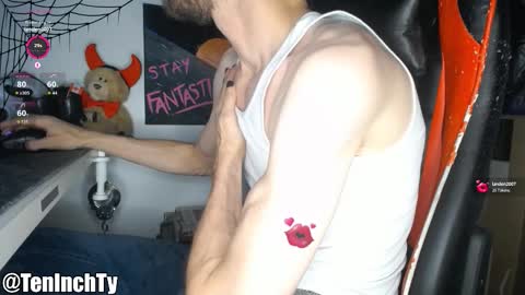 Snapshot of teninchty chatting on 10.10.25 Ty online show from 10.10.25