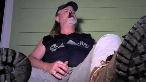 Snapshot of tennredneck chatting on 09.15.25 Tennredneck online show from 09.15.25