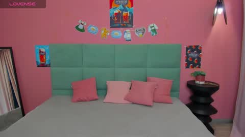 Tessa 3 online show from 09.23.25