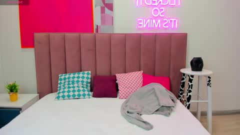 Tessa 3 online show from 10.20.25