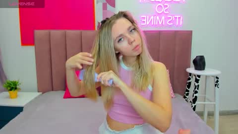 Tessa 3 online show from 11.22.25