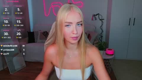 Snapshot of tessahamilton chatting on 07.23.26 TessaHamilton online show from 07.23.26