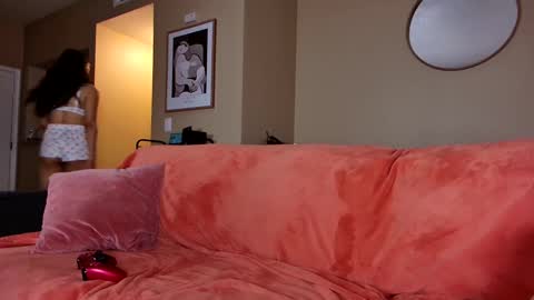 Snapshot of tgirltoesx chatting on 03.08.25 babygirlmami online show from 03.08.25