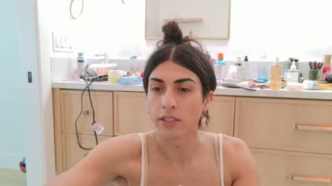 Snapshot of tgirltoesx chatting on 05.20.26 babygirlmami online show from 05.20.26