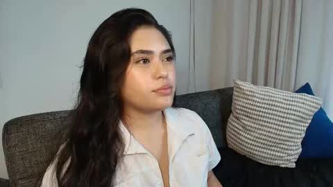 Snapshot of thaisadara24 chatting on 05.20.26 T H A I S online show from 05.20.26