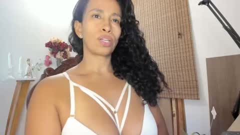 Snapshot of thali_gomex chatting on 09.10.25 Thalia Gomex online show from 09.10.25