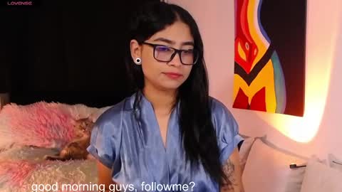 thalia  online show from 10.25.25