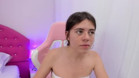 Thalia  online show from 04.18.26