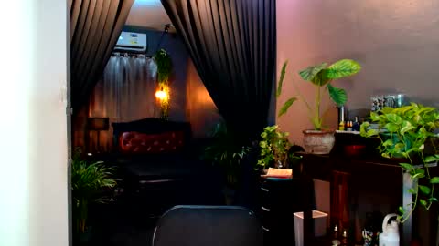 Thalia Saint online show from 03.06.25