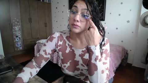 Snapshot of thaliacooper chatting on 04.19.26 online show from 04.19.26