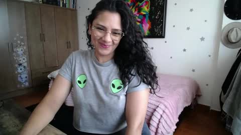 Snapshot of thaliacooper chatting on 05.18.26 online show from 05.18.26