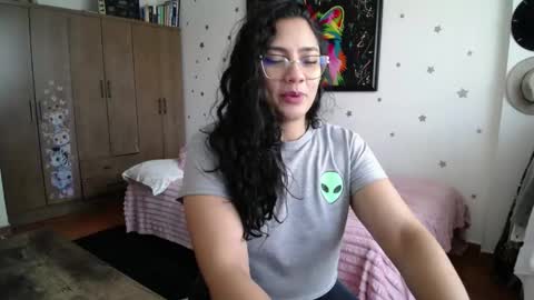 Snapshot of thaliacooper chatting on 05.26.26 online show from 05.26.26