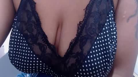 Snapshot of thaly_pervert chatting on 04.15.26 Thalia online show from 04.15.26