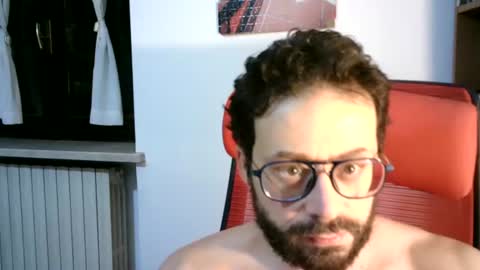 Snapshot of thamesbond chatting on 01.04.25 thamesbond online show from 01.04.25