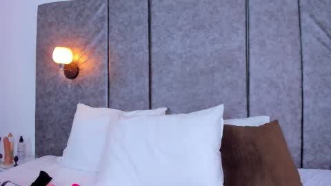 thara webstter online show from 11.28.25