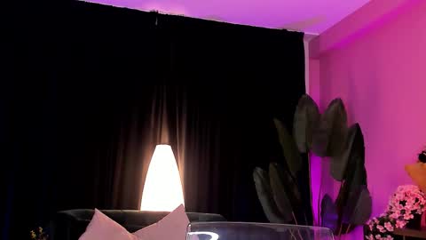 Aisha online show from 11.19.25