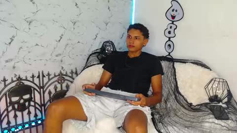 Snapshot of the_crack71 chatting on 10.05.25 Sean OPry online show from 10.05.25