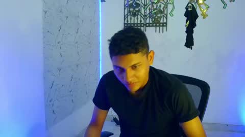 Snapshot of the_crack71 chatting on 10.26.25 Sean OPry online show from 10.26.25