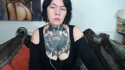 Snapshot of the_ice_woman chatting on 09.12.25 the_ice_woman online show from 09.12.25