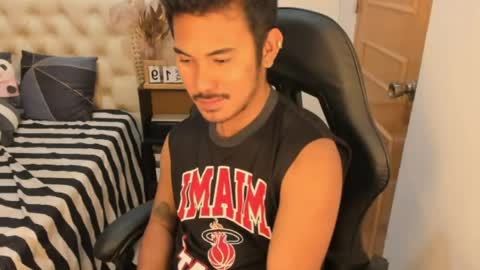 Snapshot of the_killian_jones chatting on 04.25.26 ken online show from 04.25.26