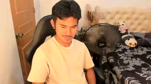 Snapshot of the_killian_jones chatting on 07.25.26 ken online show from 07.25.26