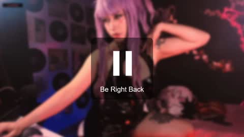 Snapshot of the_kitty_roxy chatting on 12.18.24 ...  ... online show from 12.18.24