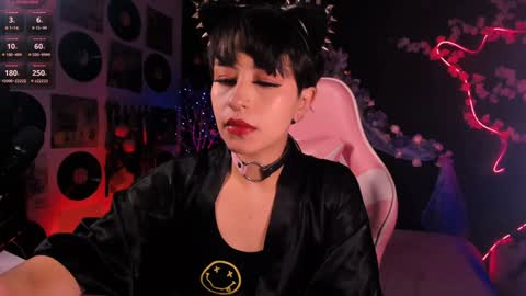 Snapshot of the_kitty_roxy chatting on 01.22.25 ...  ... online show from 01.22.25