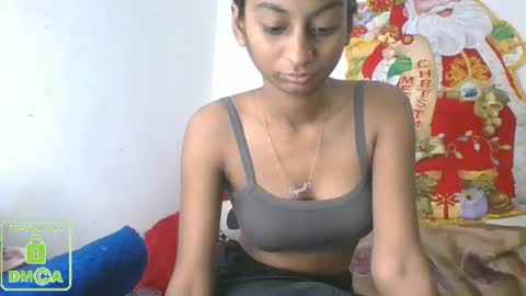 Snapshot of the_right_girl chatting on 01.01.25 Suzan Sexy online show from 01.01.25