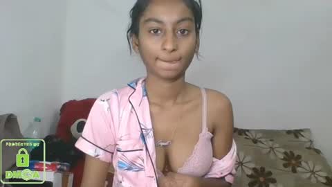 Snapshot of the_right_girl chatting on 01.17.25 Suzan Sexy online show from 01.17.25