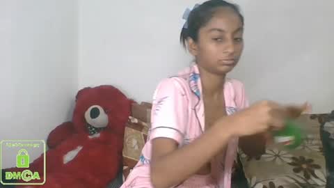 Snapshot of the_right_girl chatting on 01.17.25 Suzan Sexy online show from 01.17.25